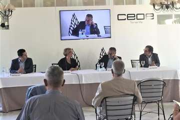 Alejandro Ramos imparte una charla en la CEOE Tenerife sobre los ERTE (Foto TA)